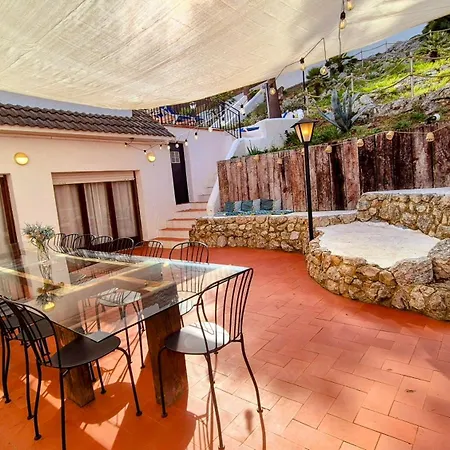 Sitges, Big House With Pool Dom wakacyjny *